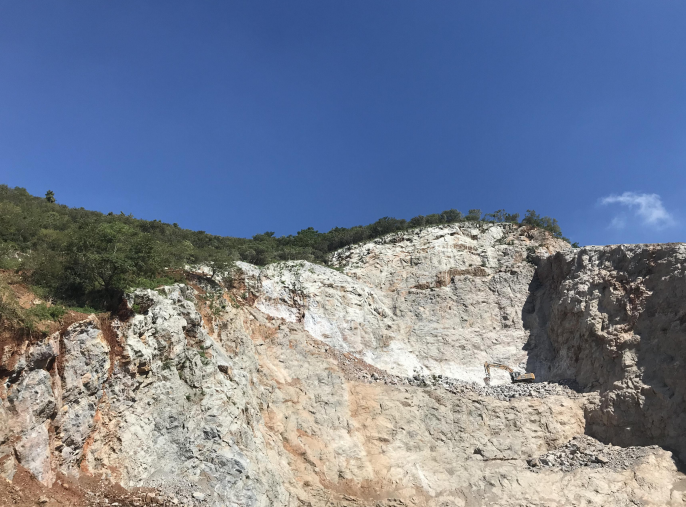 矿山修复前假山施工