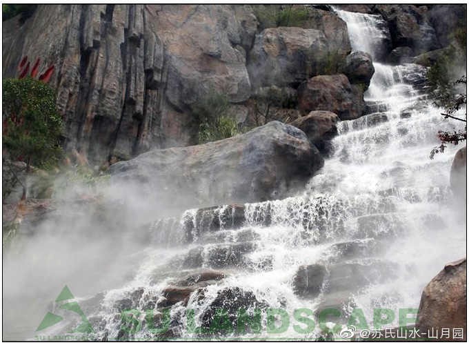 假山瀑布实景