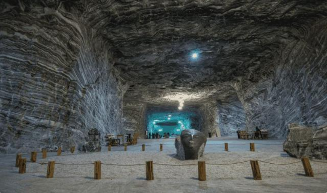 矿山修复前假山施工