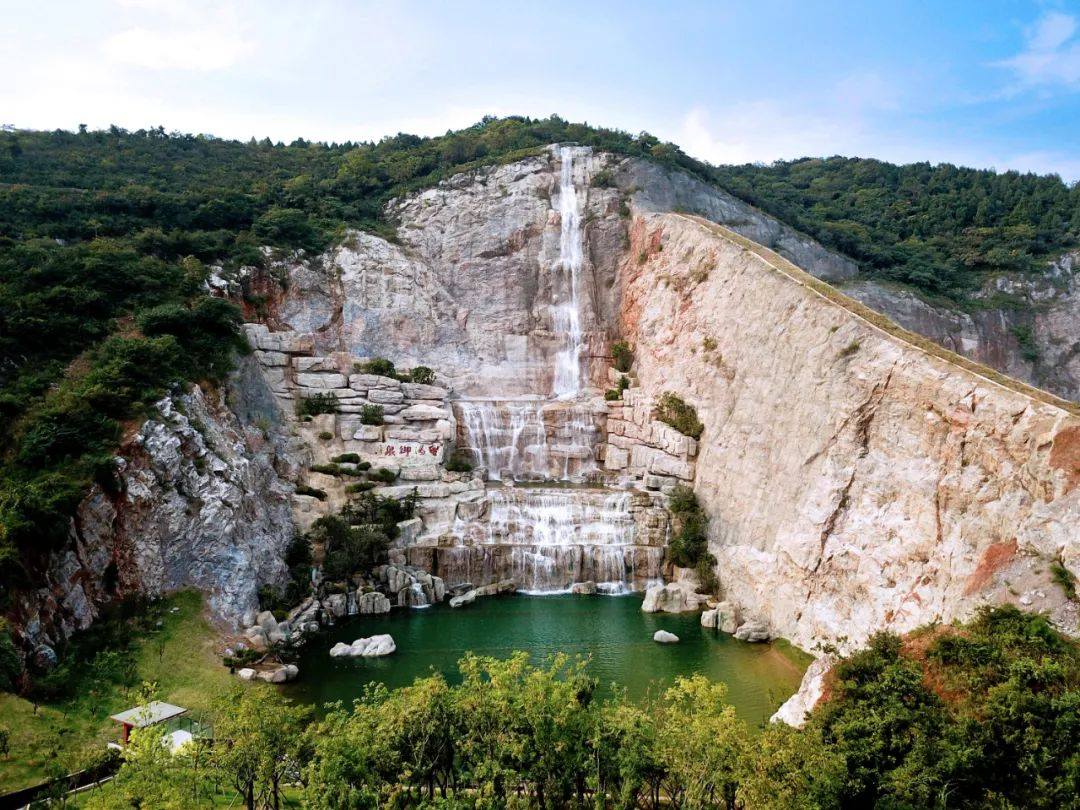 假山瀑布-边坡改造