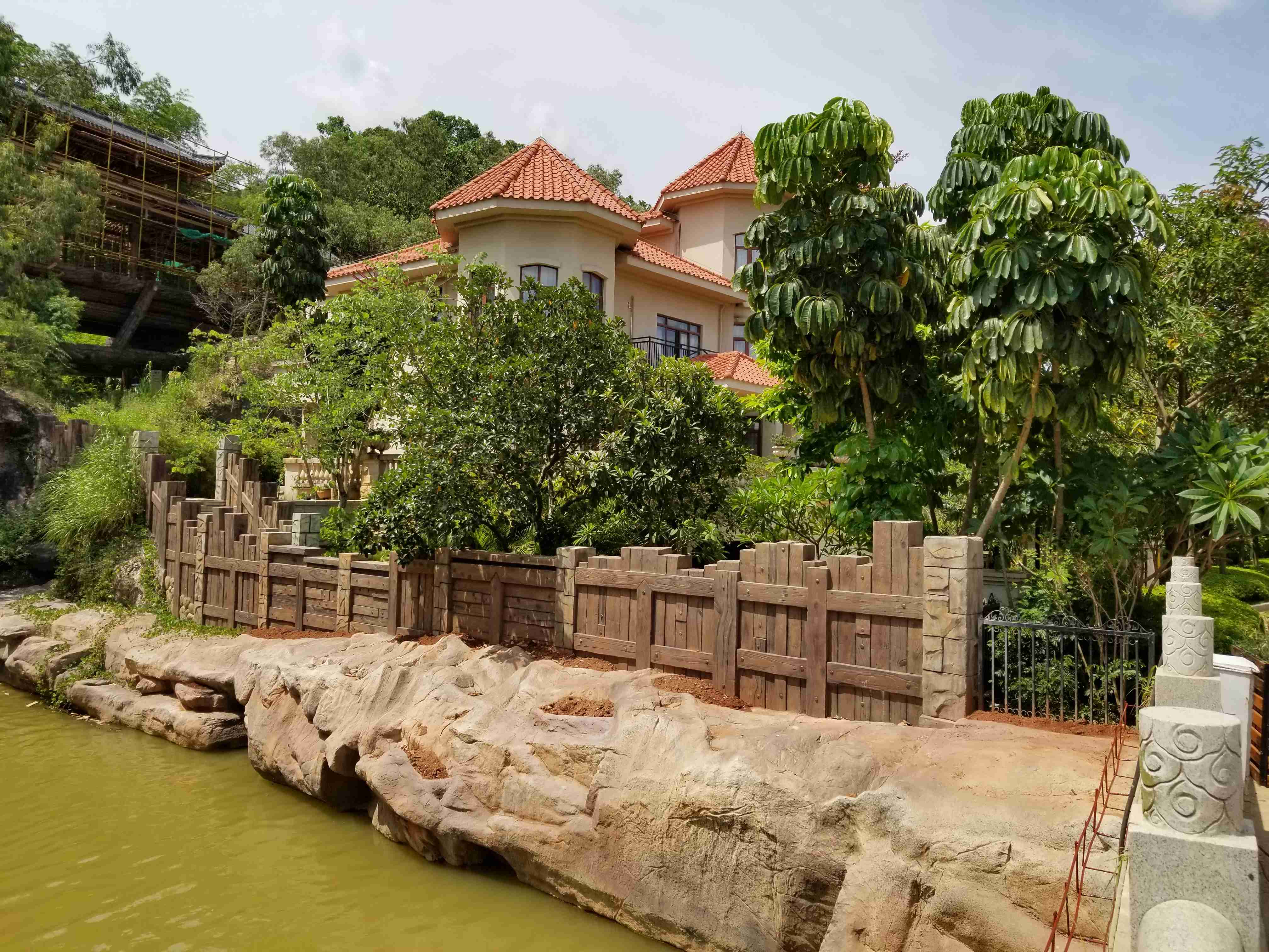 假山瀑布-边坡改造